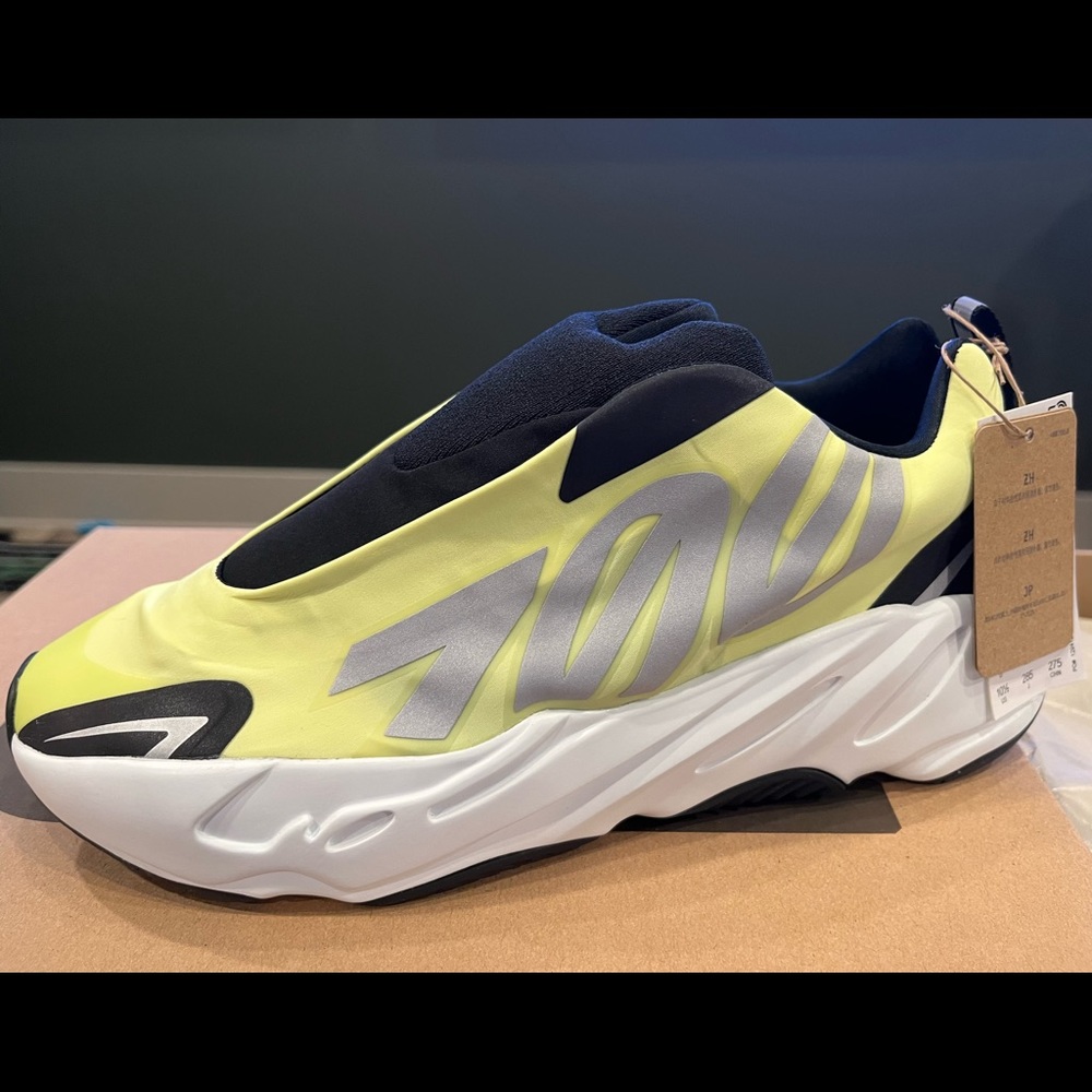 Yeezy boost 700